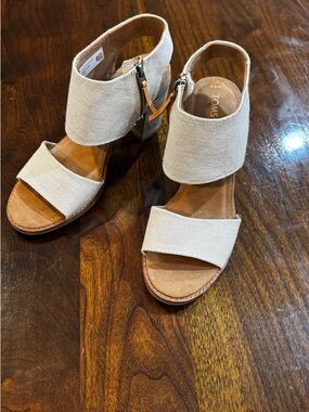 TOMS Women's Cream Canvas Block Heel Sandals